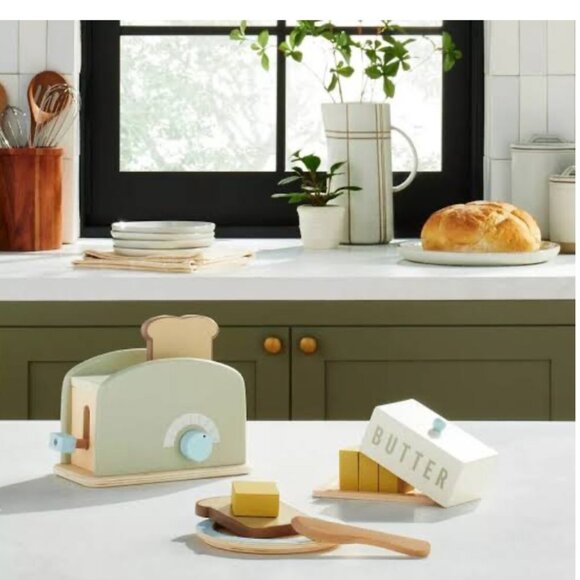 Hearth and Hand with Magnolia Wooden Toaster & Food Toy Playset NWT - Picture 3 of 5